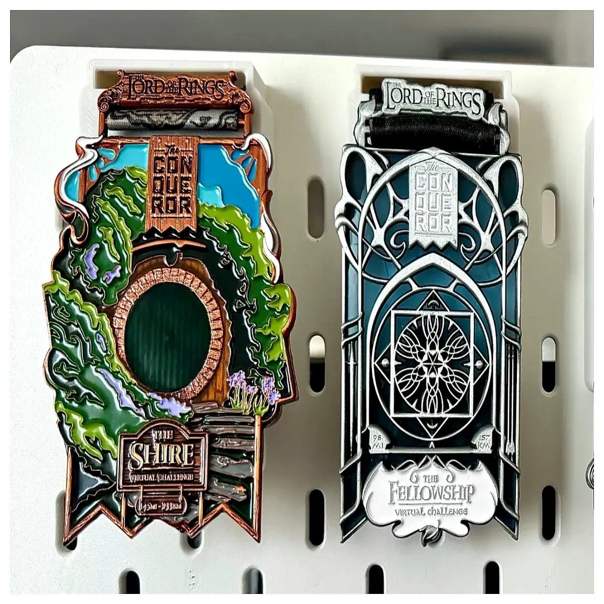 Conqueror Challenge Skadis Badge Display Stand Game Collection Showcase Skadis Challenge Badge Holder Reward Display Gaming Trophy Stand
