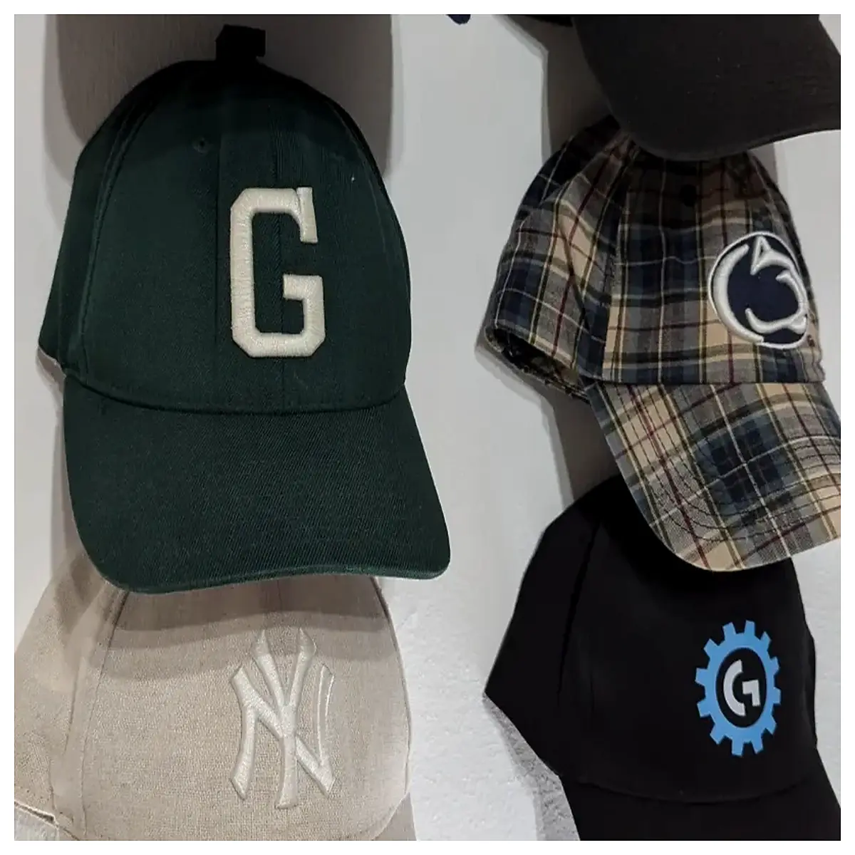 Hat Display Stand Wall Mounted Hanging Shelves Indoor Hat Racks Promotional Display Shopping Center Retail Store
