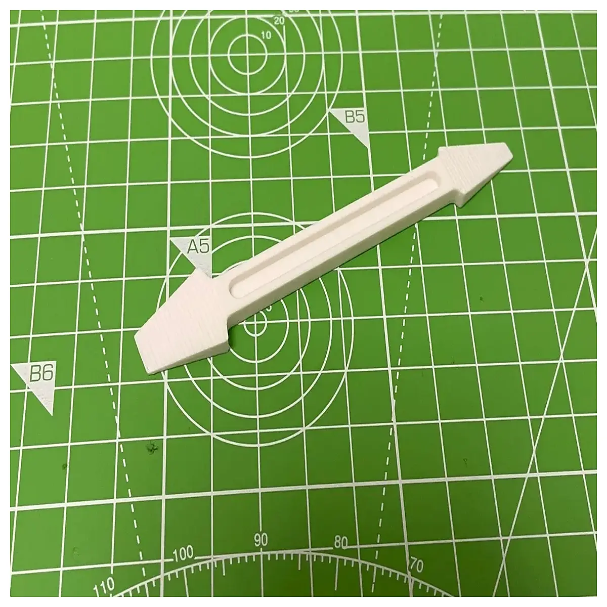 precision silicone adhesive spreader tool for epoxy resin tile grout application and craft glue dispensing spatula