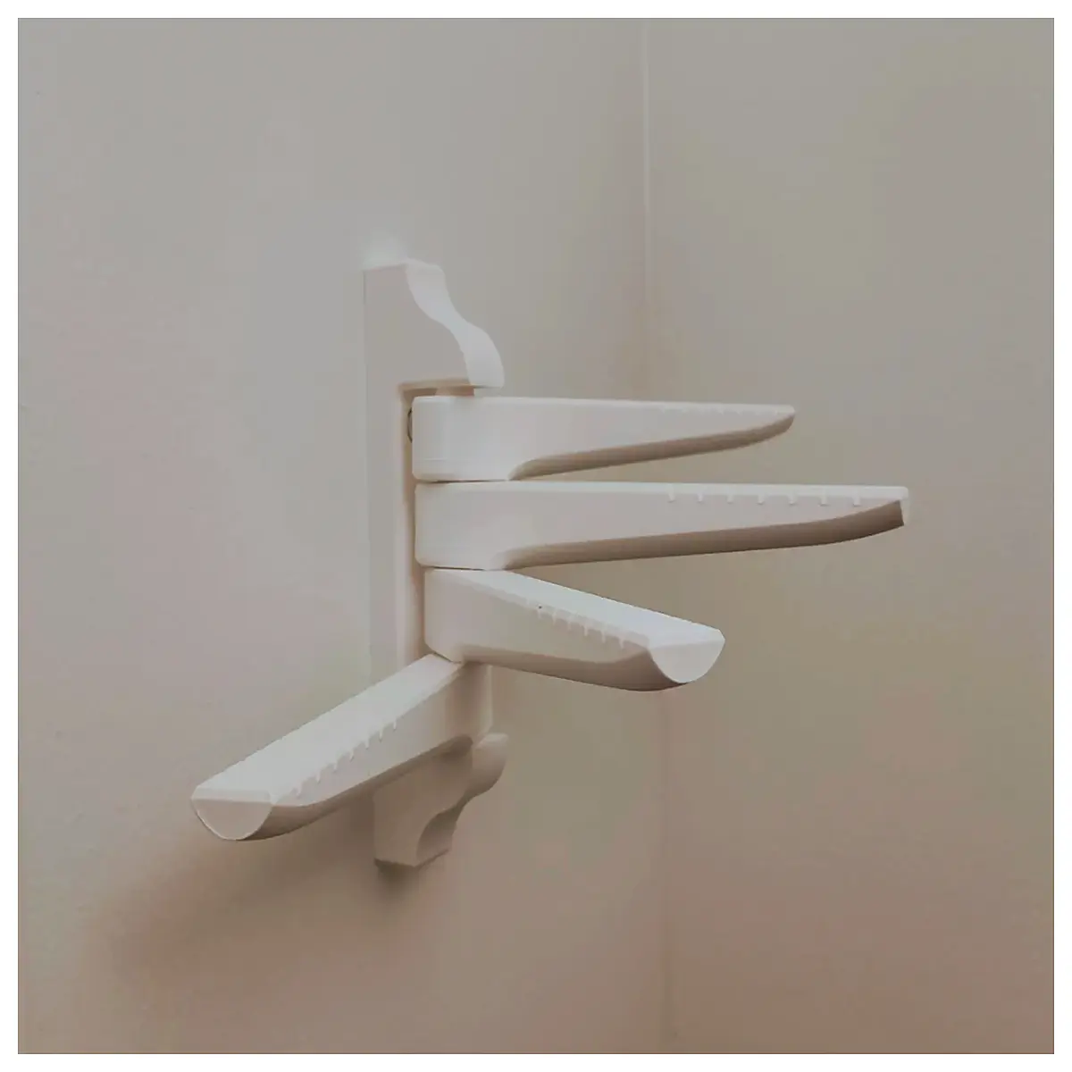 Rotating Wall Hooks Rotating Display Stands Hanging Display Racks Creative Rotating Shelves Interior Decoration Window Display Promotional Display