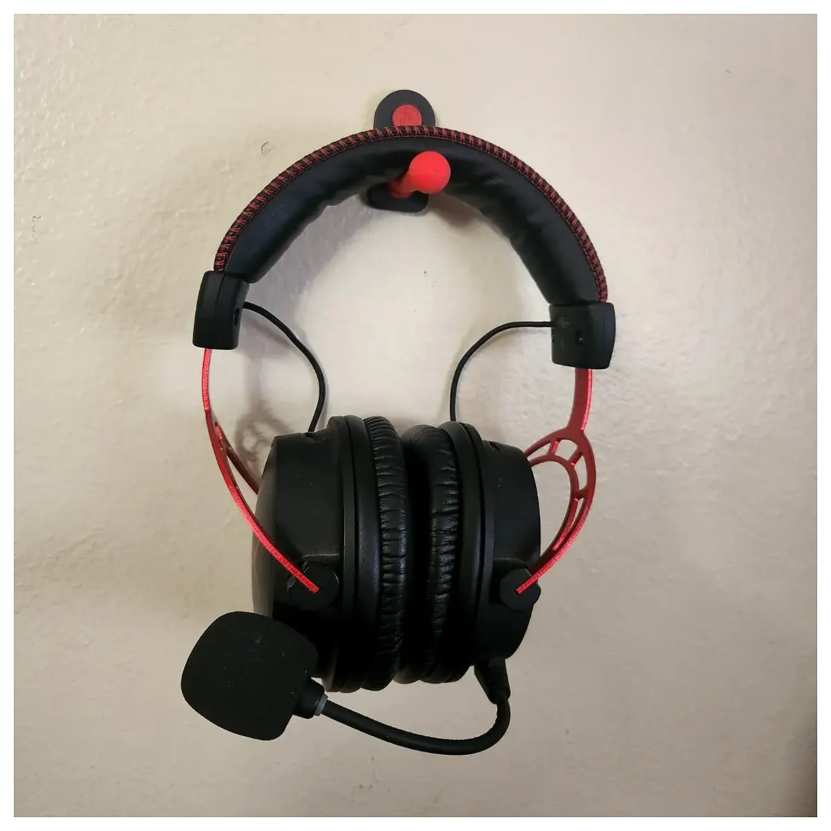 Headphone Hook Holder Simple Design Wireless Earbud Wall Mount Phone Stand Desk Organizer Lazy Person Solution