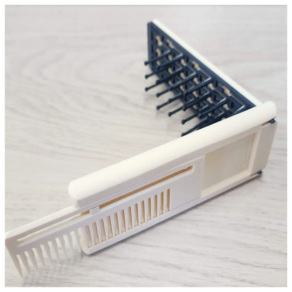 Ultra Thin Folding Comb Hair Brush Detangling Tool Portable Mini Brush For Curly Hair Styling Smooth Hair Fast