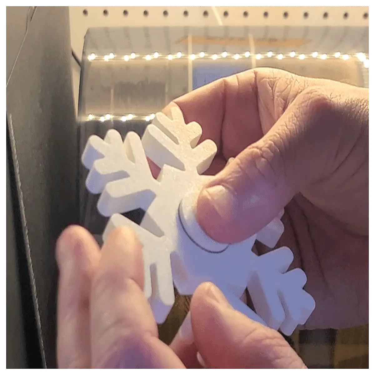 Snowflake Finger Whirl Creative Toy Kids Brain Teaser Wrist Spinners Fun Motion Finger Spinners Cool Rotation