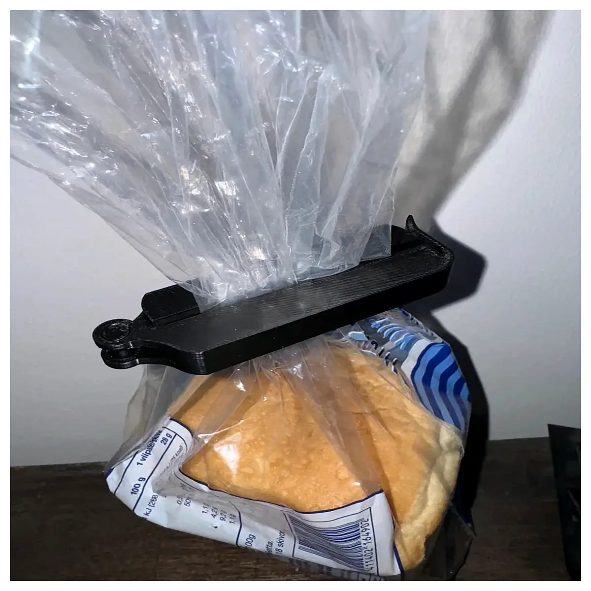 bag clip with integrated label printer portable thermal sticker maker for food storage and kitchen organization