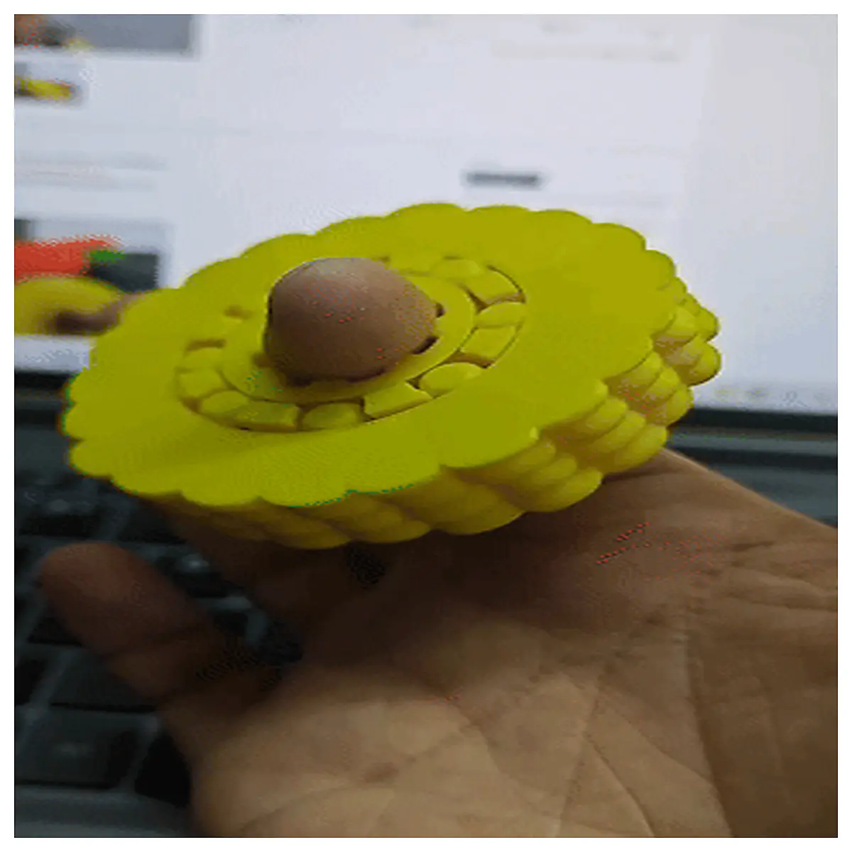Corn Shape Spin Toy Calming Relief Puzzle Child s Fun Toy Rotating Entertainment