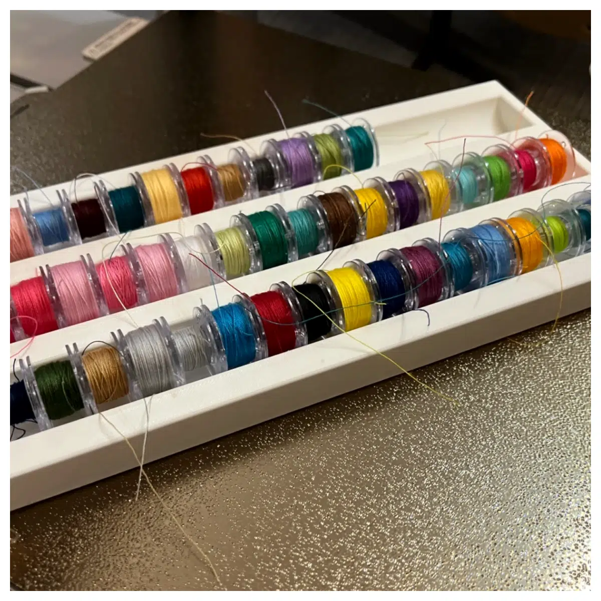 spool holder for sewing machine thread spools organizer vertical post