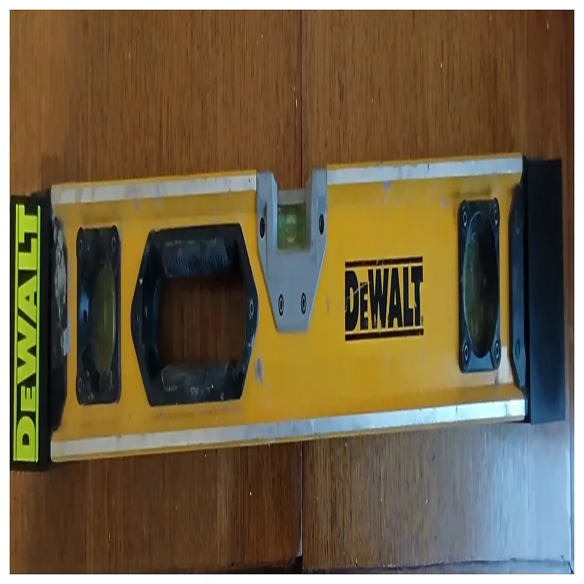 DeWei Leveling Bubble Level Wall Mounting Bracket Leveling Tool Accessory Wall Fixation Support