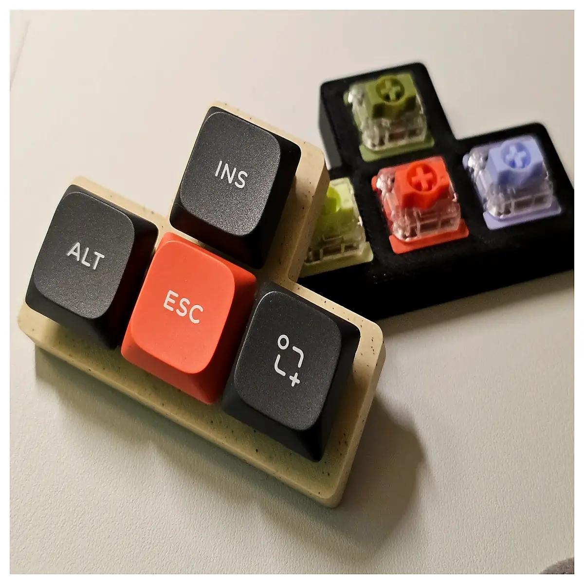 Low Profile Key Release Toy Stress Relief Tool Anxiety Relief Relaxing Comfortable Feel Office Desk Stress Buster