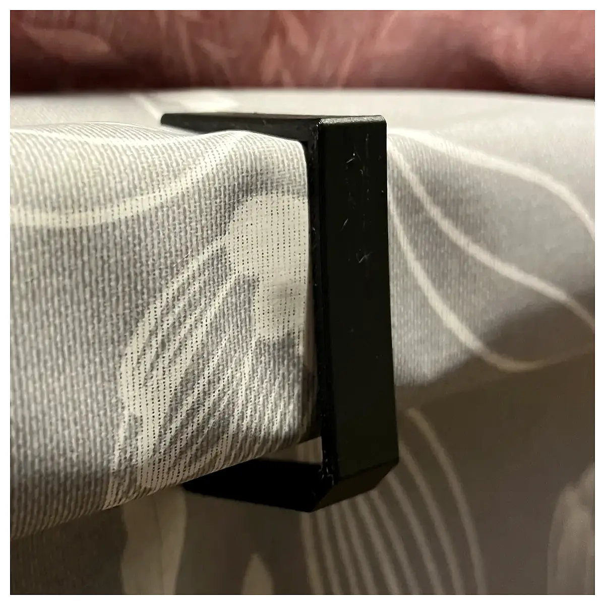 Tablecloth Clips Table Decoration Clips Table Surface Easy to Use Kitchen Table Accessories Side Table Fixer