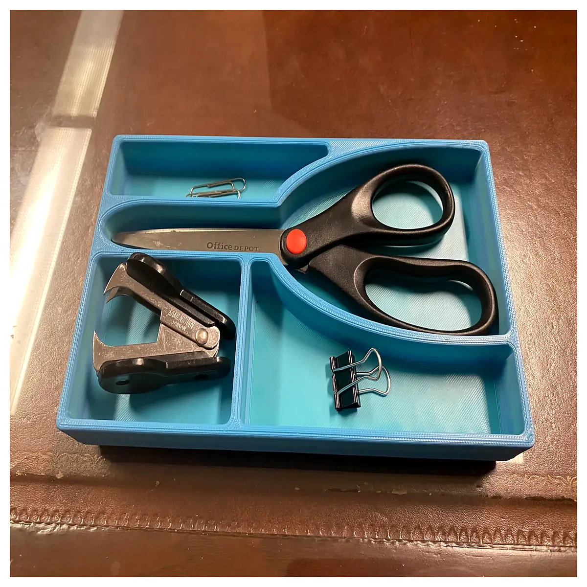 5x3x25mm grid scissor holder organizer with extra slots for storage