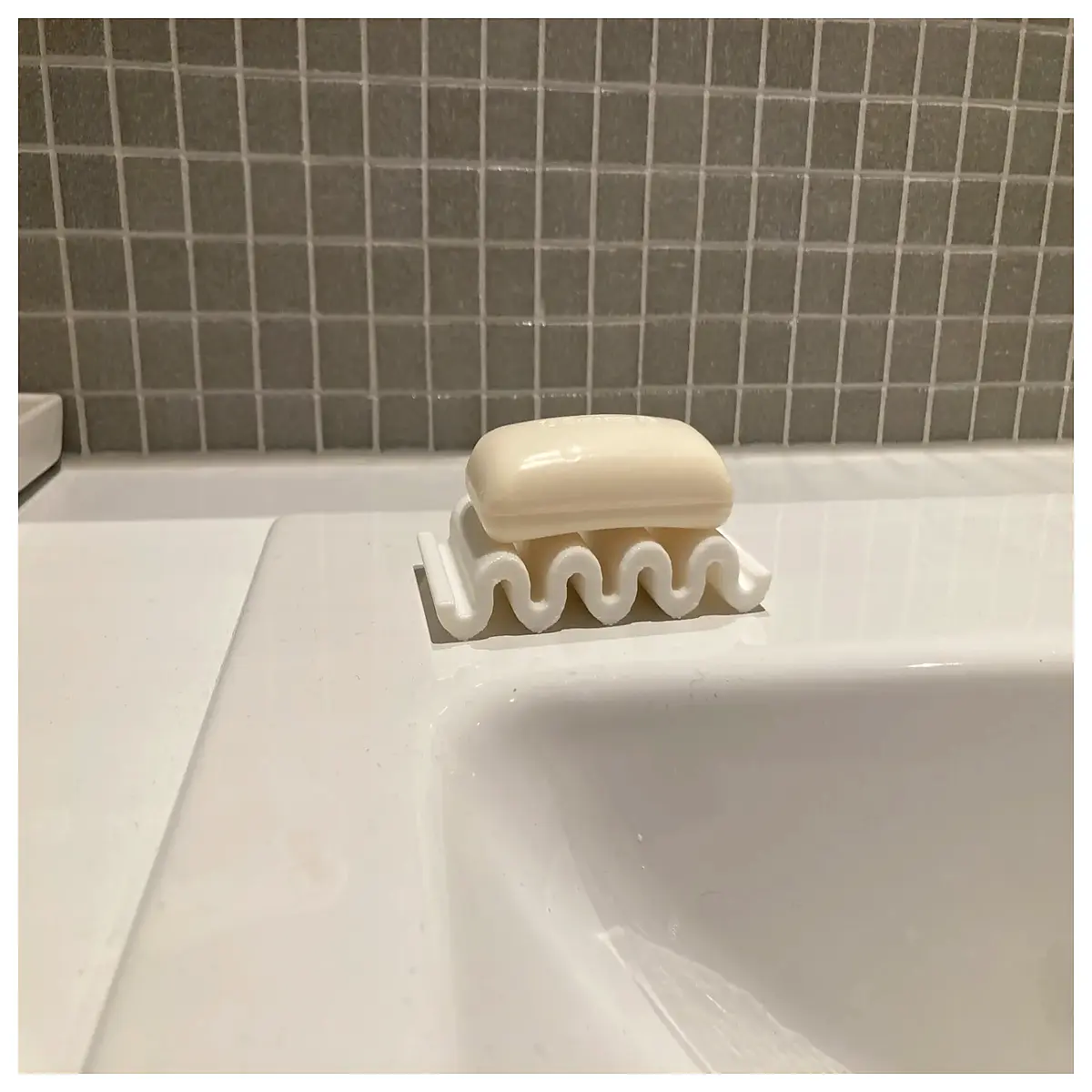 Minimalist Soap Dish Bathroom Liquid Dispenser Holder Soap Solution Organizer Kitchen Washroom Shelf Multi functional Soap Tray Simple Design