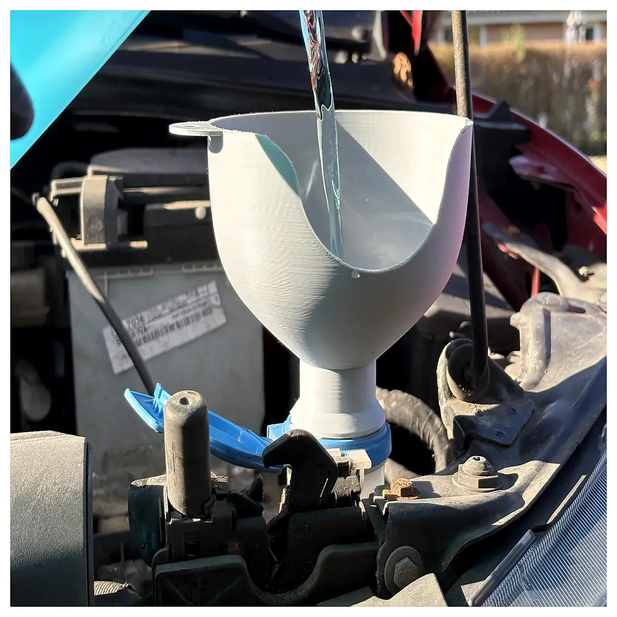 A4 A6 Octavia Windshield Washer Fluid Pourer Cleaning Tool Auto Accessory Drip Sprayer Fluid Container