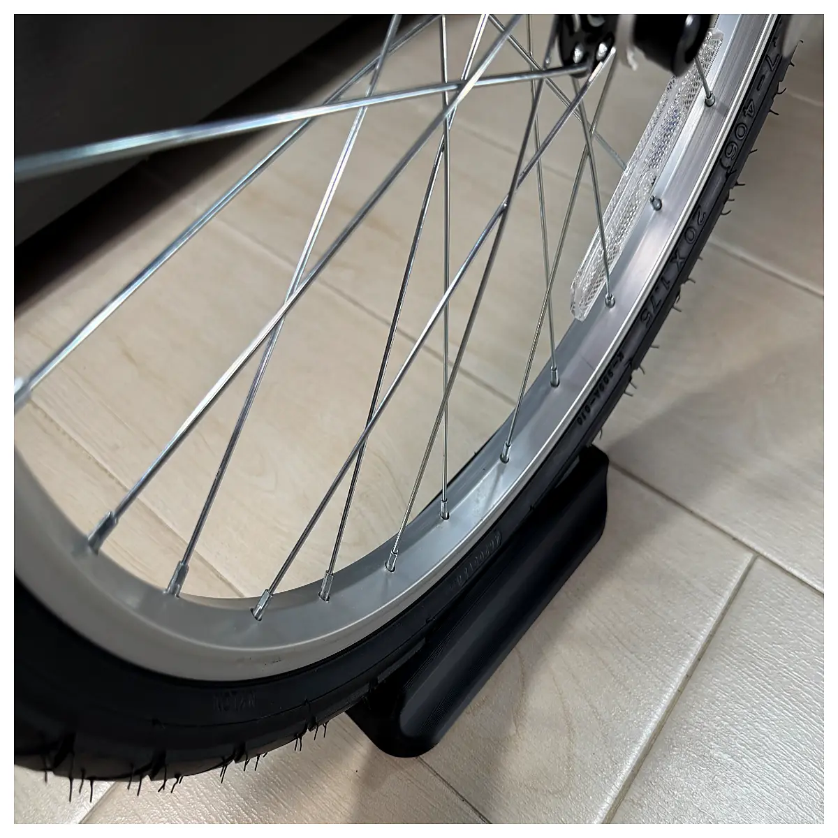 Motorcycle Front Wheel Spindle Support Wheel Bearing Holder Bike Front Wheel Support Cycling Accessory