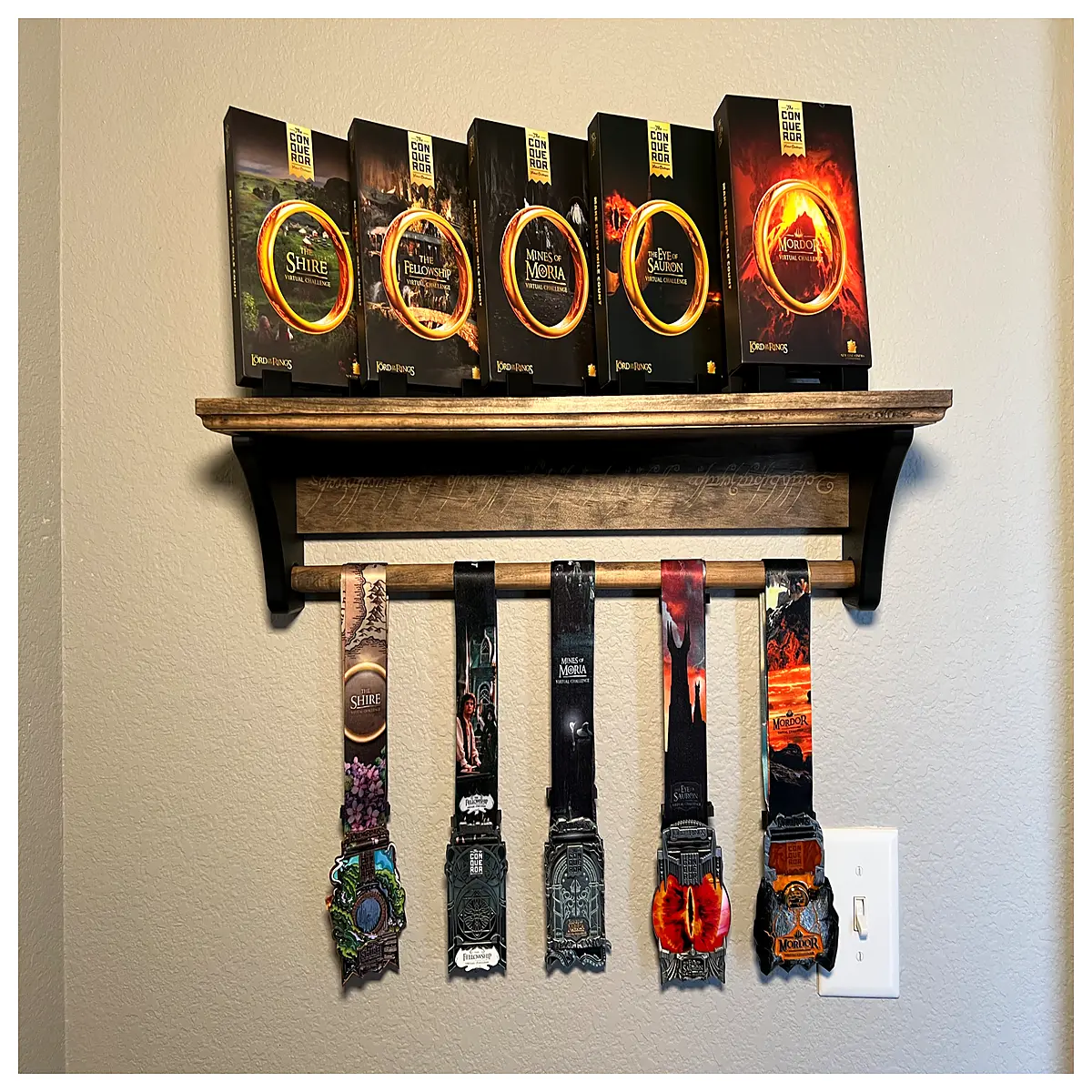 Conqueror Challenge Trophy Display Stand Game Collection Showcase Team Badge Holder Hero Memorial Display Case