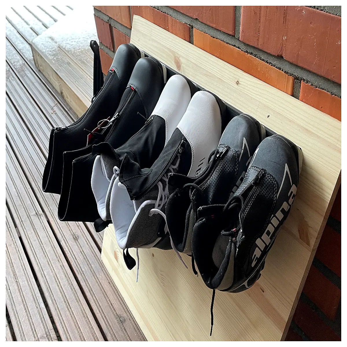 Ski Boot Rack Wall Mounted Indoor Snowshoe Holder Shelf for Snowboards Space Saving Storage