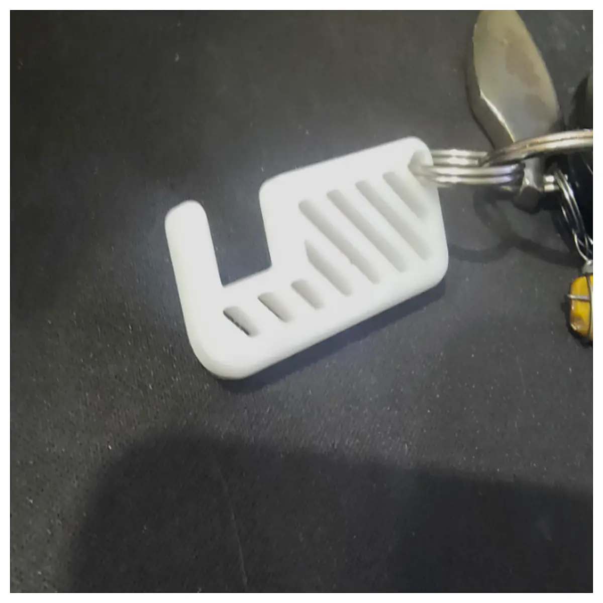 phone holder keychain clip for car dashboard portable phone mount ring grip universal smartphone accessory bag strap