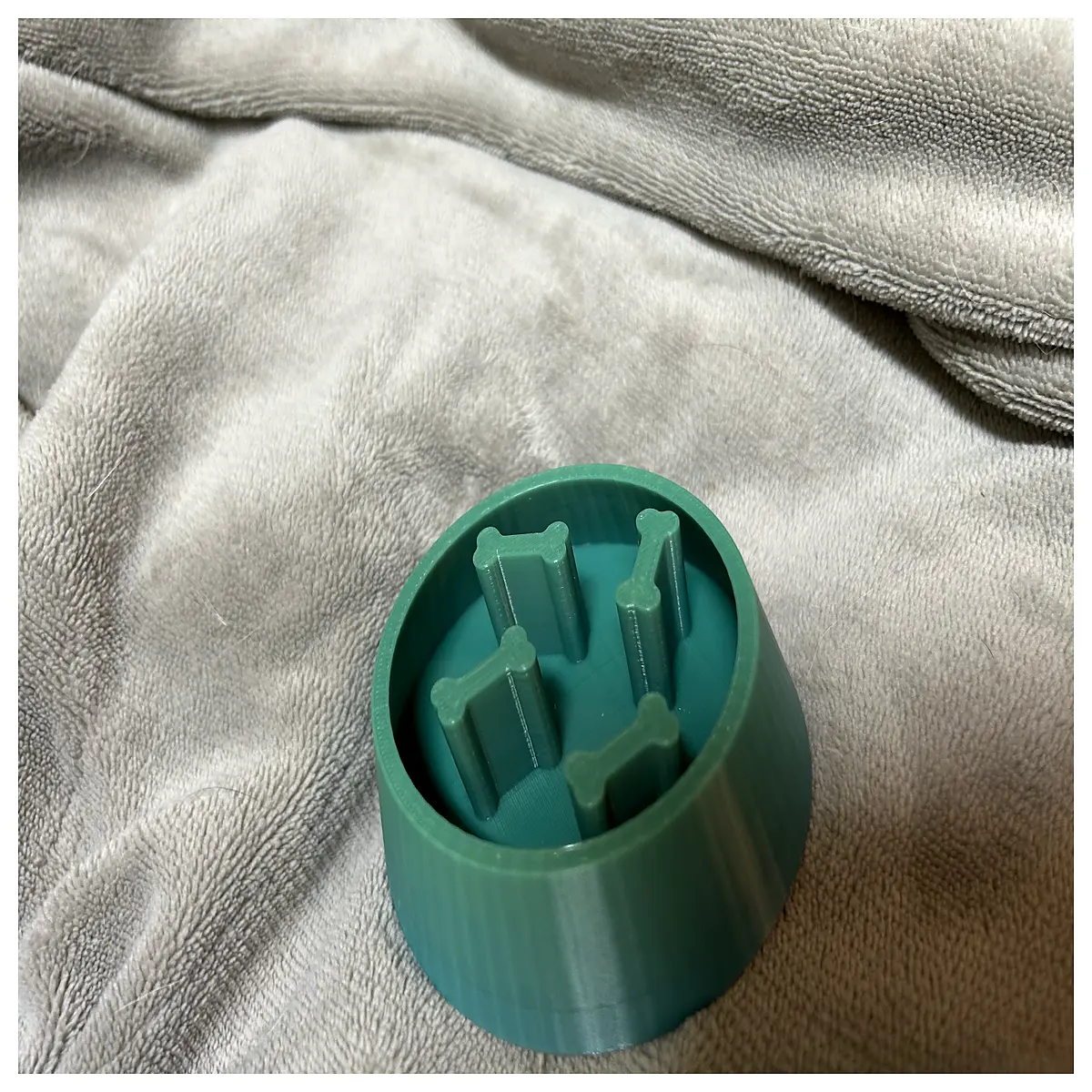 Slow Feeder Bowl for Dogs Cats Slow Eating Bowl Pet Bowl Gradual Feeding Reduce Gobbling Spill Prevention Ceramic Bowl