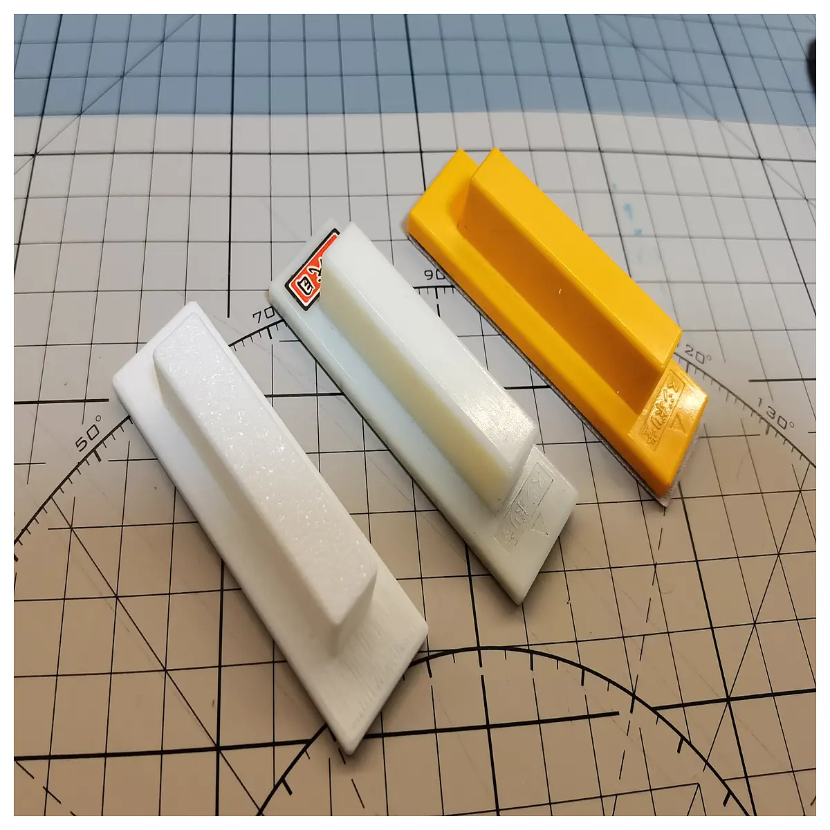 hook loop remover tool for carpet cleaning and fabric repair