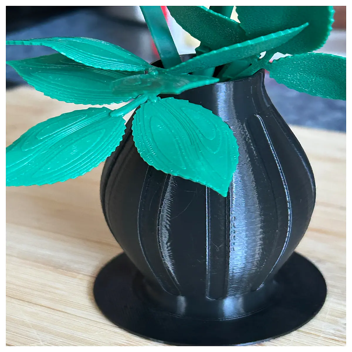 Minimalist Modern Recessed Flower Vase for 3D Printed Blooms Decorative Floral Accessories Plant Pot Vase
