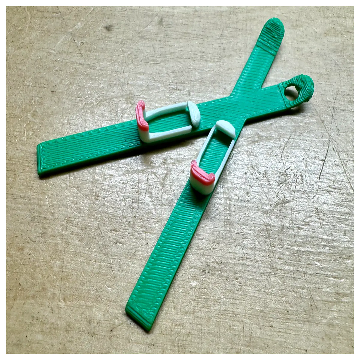 Mini Ski Keychain Freestyle Ski Accessories Snow Sports Decoration Keychains Outdoor Activity Gift