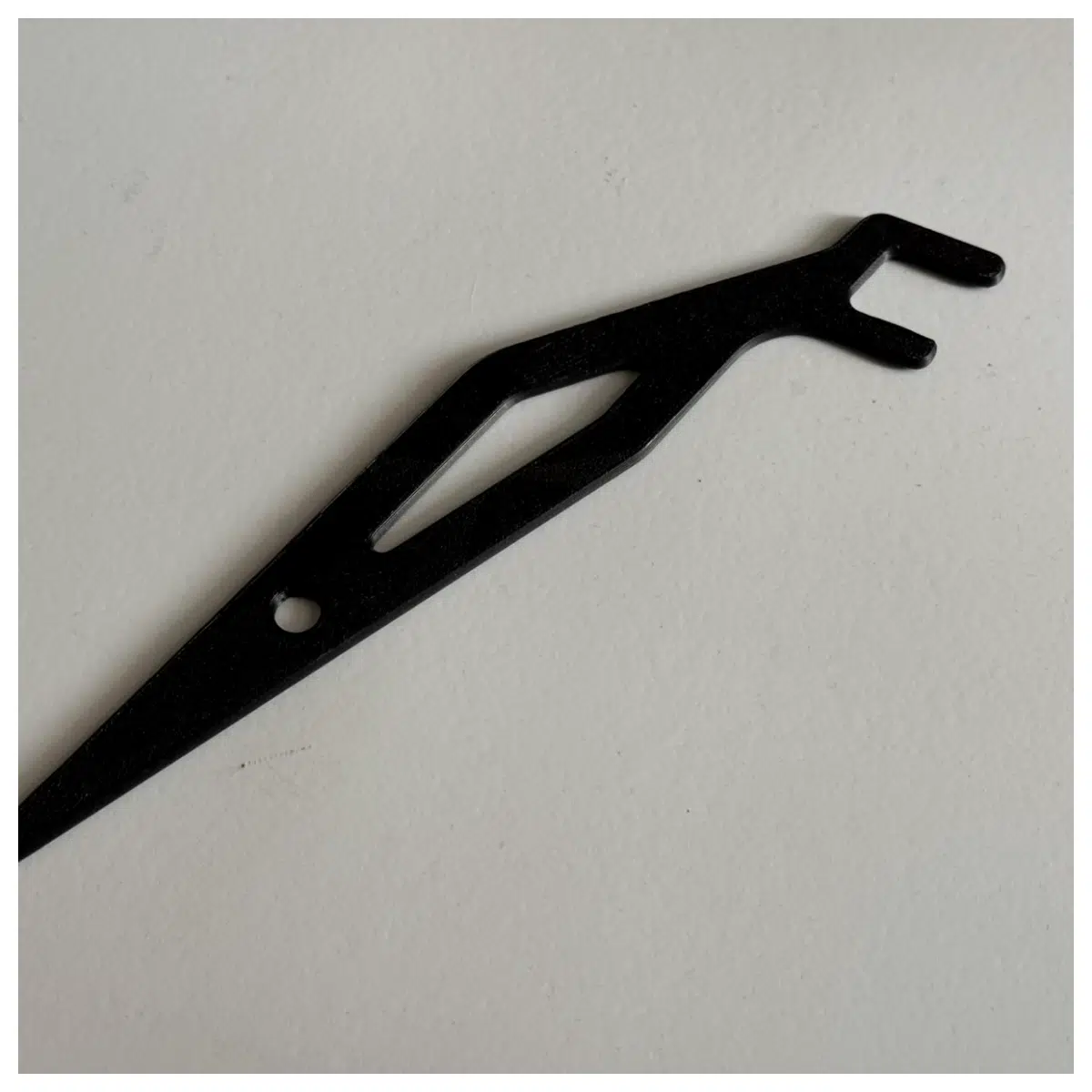 emergency door bolt breaker tool car hammer window punch safety keychain