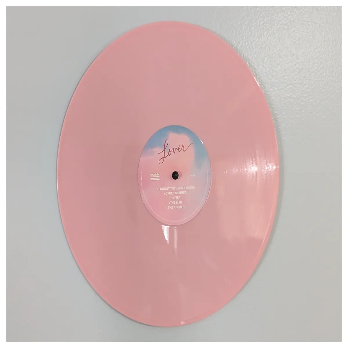 Minimalist Vinyl Record Wall Display Magnetic Levitation Rotating Display Record Collection Holder Wall Decor Simple Design