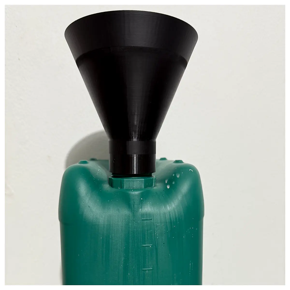 5l 10l plastic jerry can with s 55x5 threaded cap spout pourer funnel for fuel oil water transfer