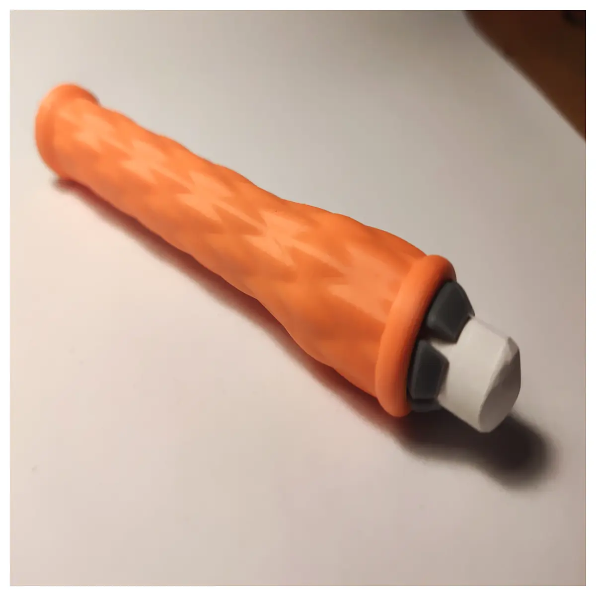 ergonomic chalk holder with wavy grip texture non slip chalkboard pen case for teachers