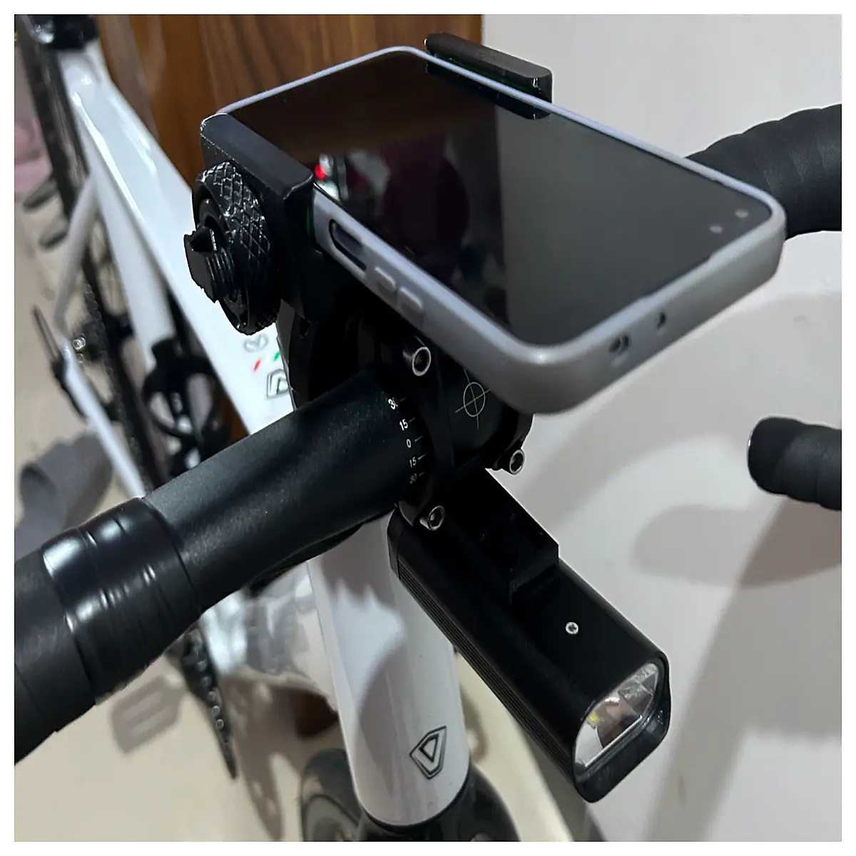 Road Bike Phone Mount Front Headlight Holder Phone Mount Cycling Mount Accessory Bike Phone Bracket