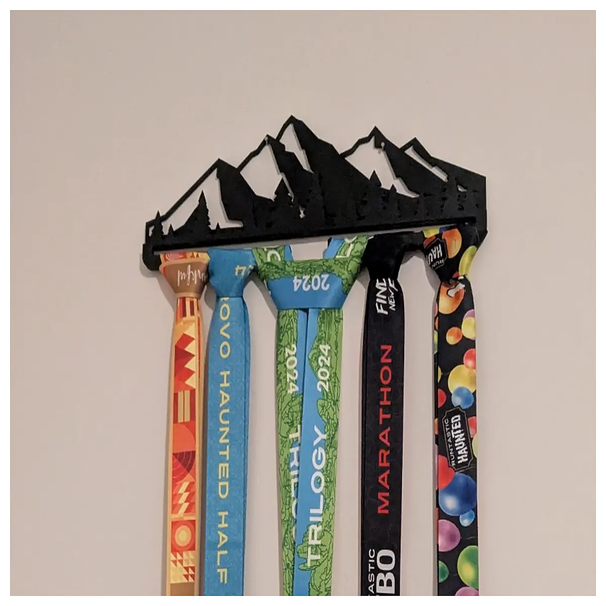Mountain Award Wall Display Rack Wall Decoration Certificate Display Trophy Display Stand Wall Accent Home Decor