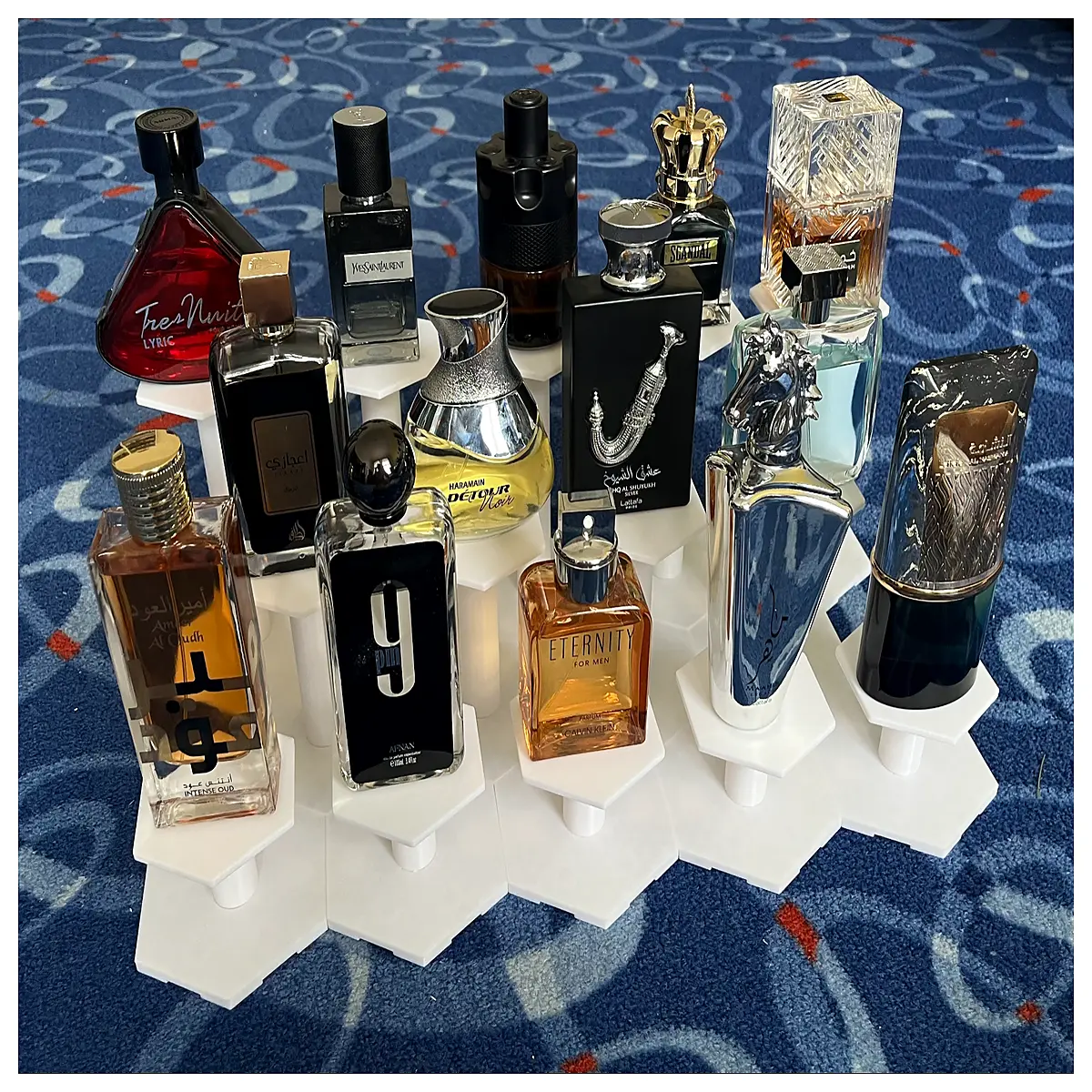 Perfume Display Stand Desktop Fragrance Display Rack Aroma Diffusion Stand Perfume Showcase Enhance Fragrance Value