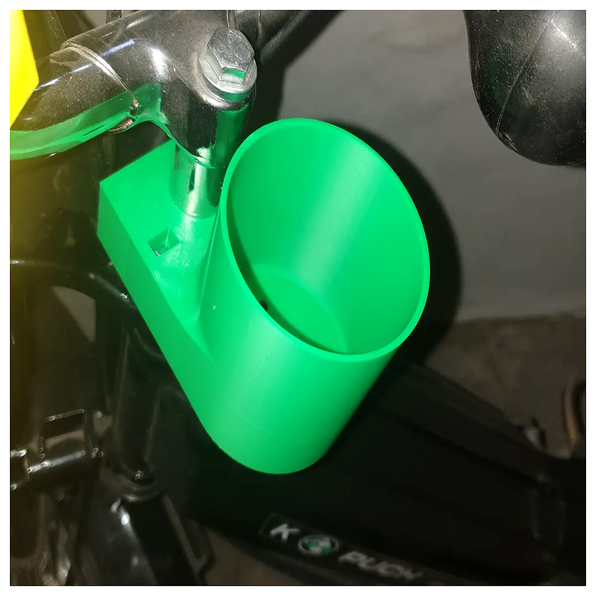 Puch Maxi Beer Can Dispenser Stand Beer Drink Holder Beer Collection Can Display for Beer Lovers