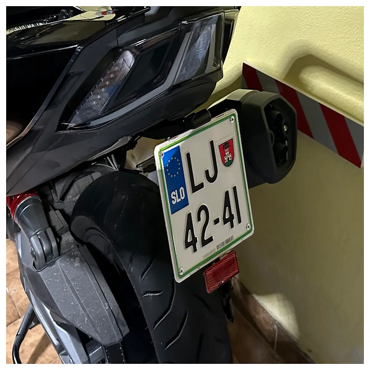GuangYang AK550 Premium Sports Car License Plate Holder Auto License Support Sports Car Parts Vehicle Mount