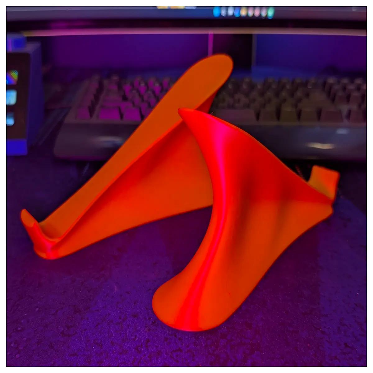 Minimalist Organic Curve Laptop Stand Desk Mount Holder Computer Stand Accessory Laptop Support Stand Stand