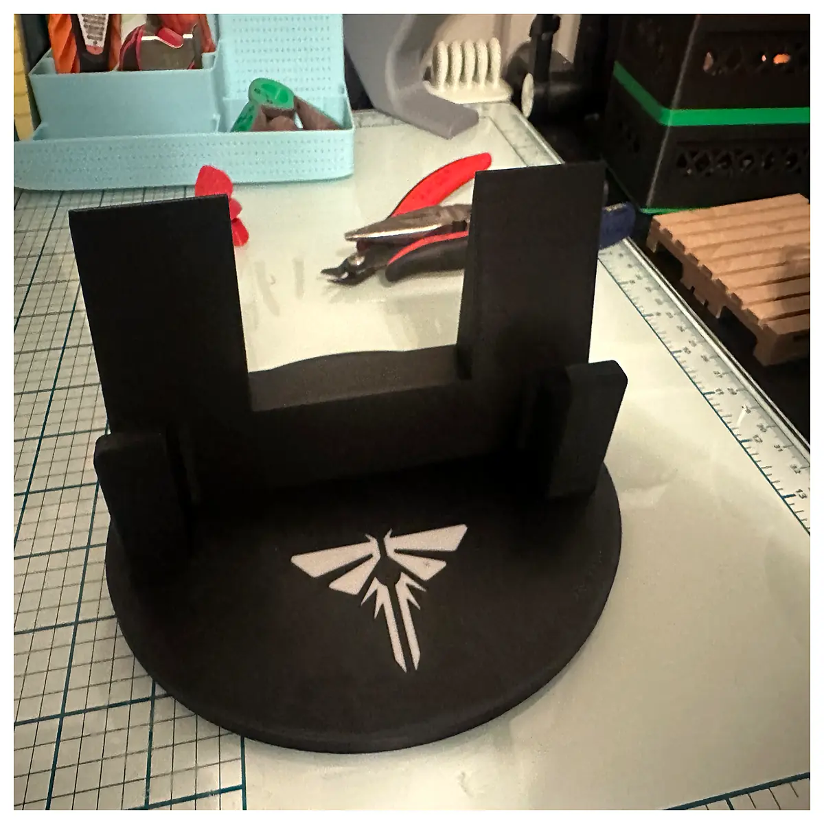 Last of PS5 Controller Stand Game Controller Holder Accessory Desktop Support Stand Gaming Gear