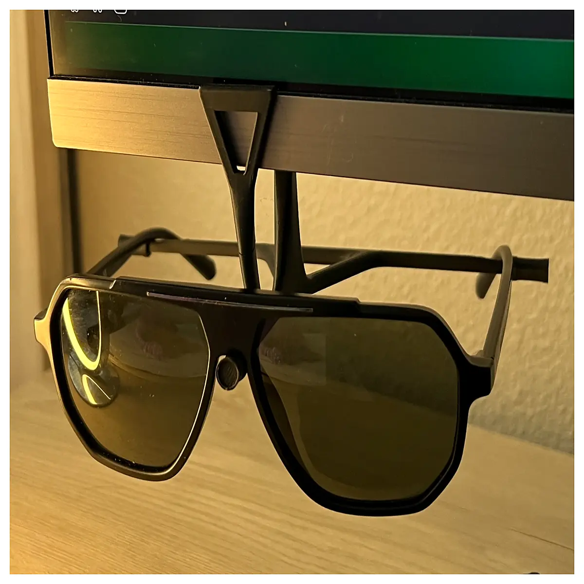 Minimalist Sunglasses Display Holder Phone Stand Car Mount Desktop Stand Accessory Phone Holder Bracket