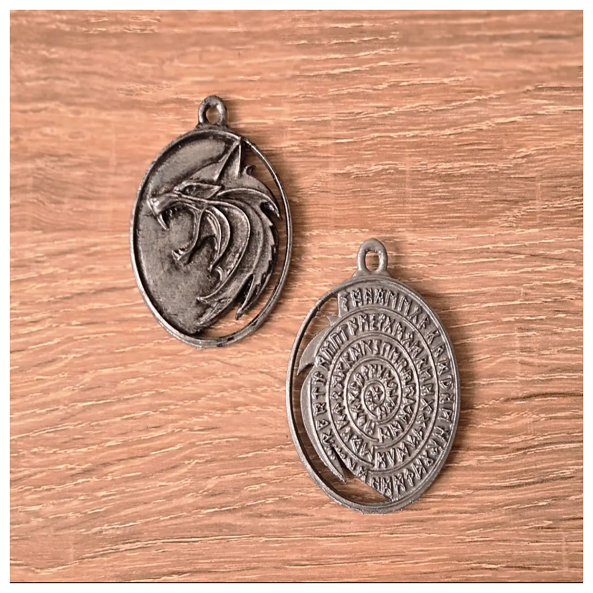 Wizard of Rivia Award Necklace Prop Gaming Roleplay Cosplay Collectible Memorial