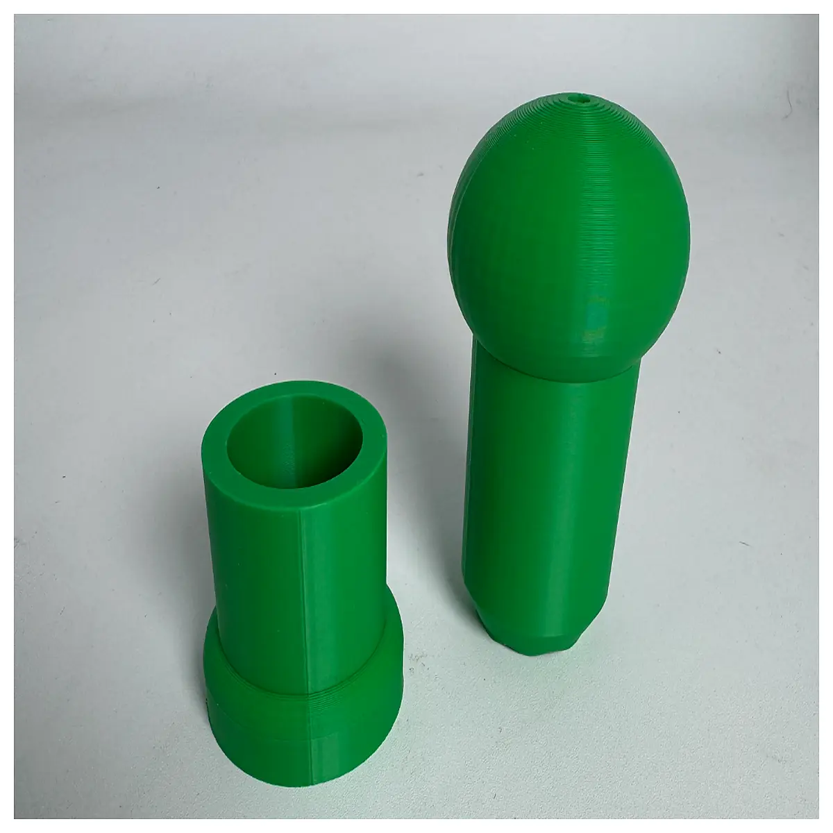 duty clam crusher tool for opening clams and hard shellfish seafood shucker gadget