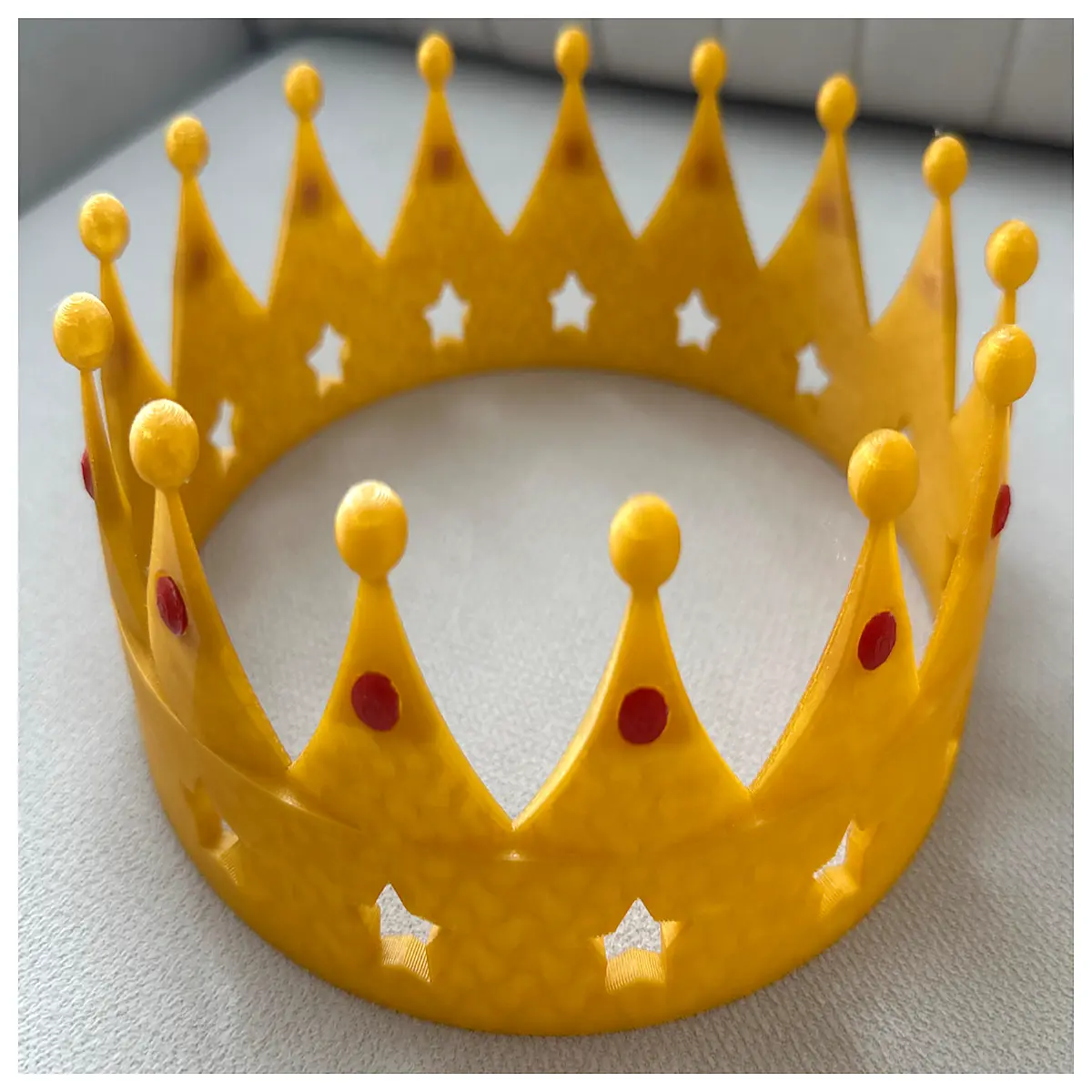 Golden King Crown Model Realistic Crown Gift Decoration Royal Scene Toy Roleplay Accessory Crown Model