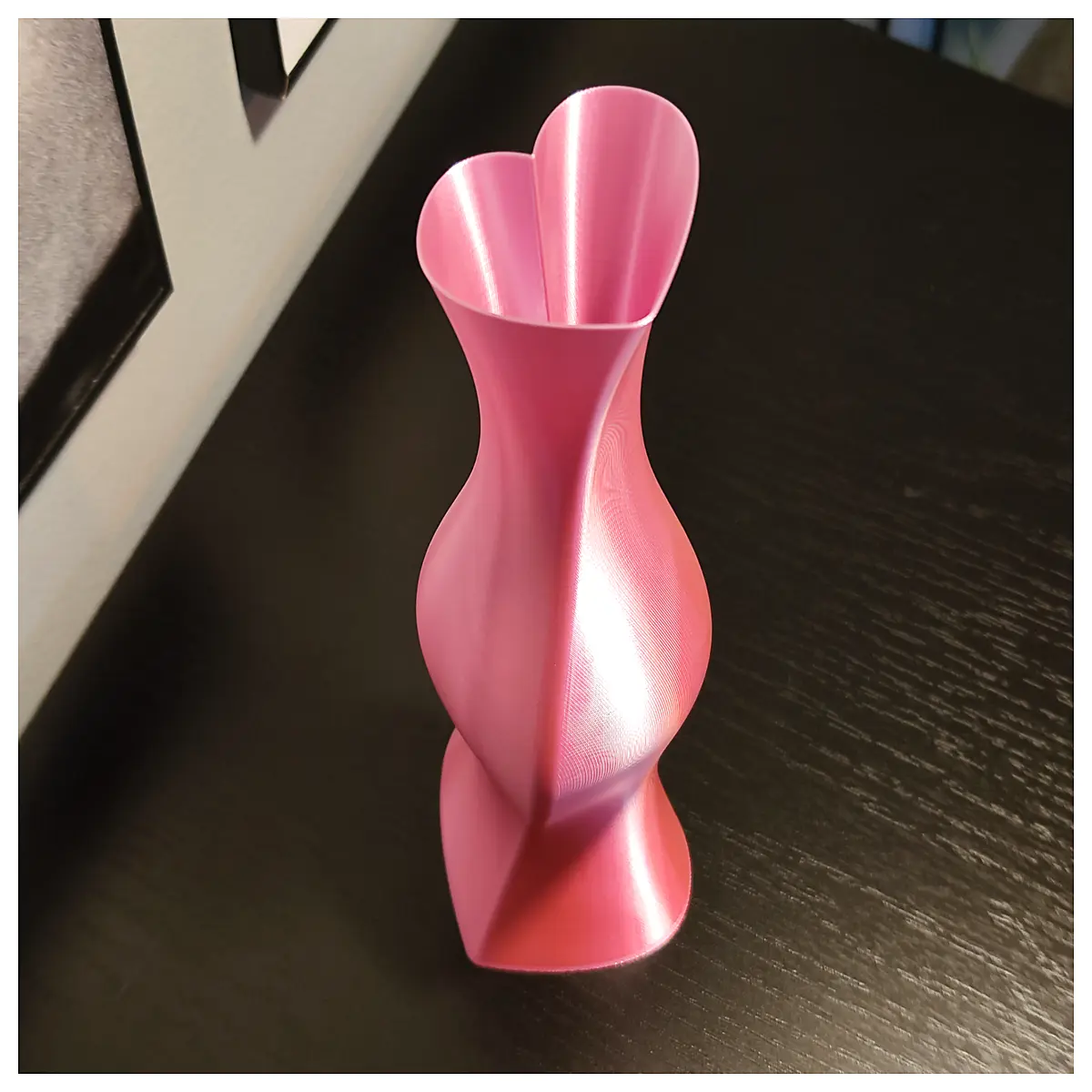 modern twisted vase for wedding centerpiece elegant spiral glass flower holder for home decor romantic table decoration