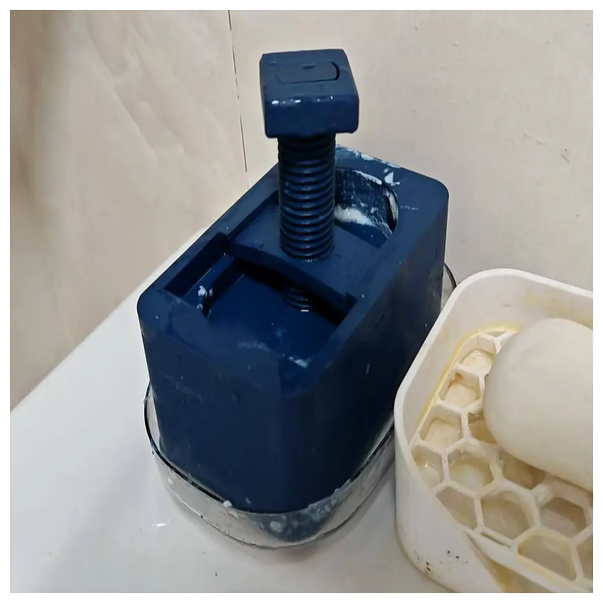 Practical Eco Friendly Soap Squeezer Soap Remnant Value Extractor Manual Soap Pump Save Expenses Kitchen Bathroom Essential