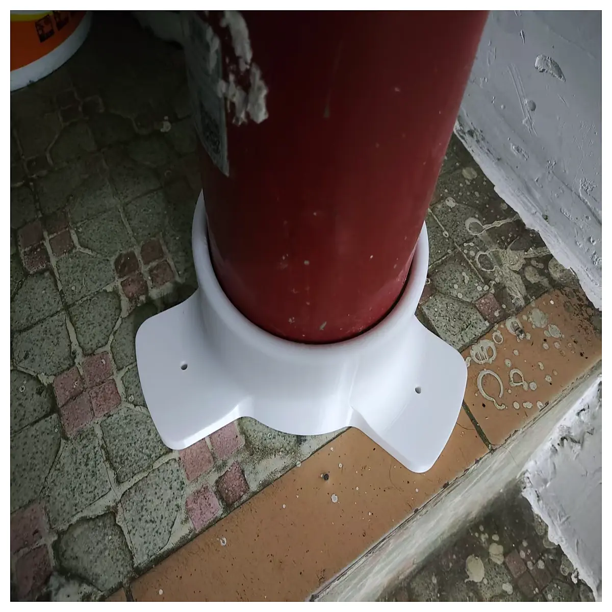 fire extinguisher holder wall mount bracket for 13cm cylinder safety storage rack anti tip garage home