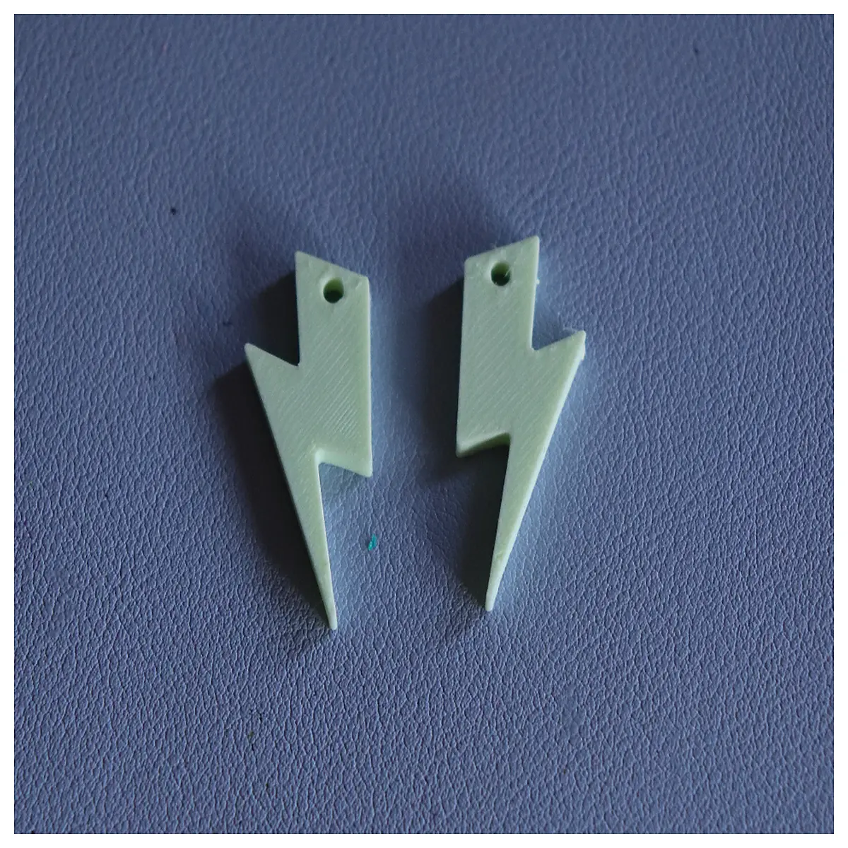 Decor with Hole Hanging Fixture Wall Ornament Creative Home Decor Lightning Shape Decoration Accessory