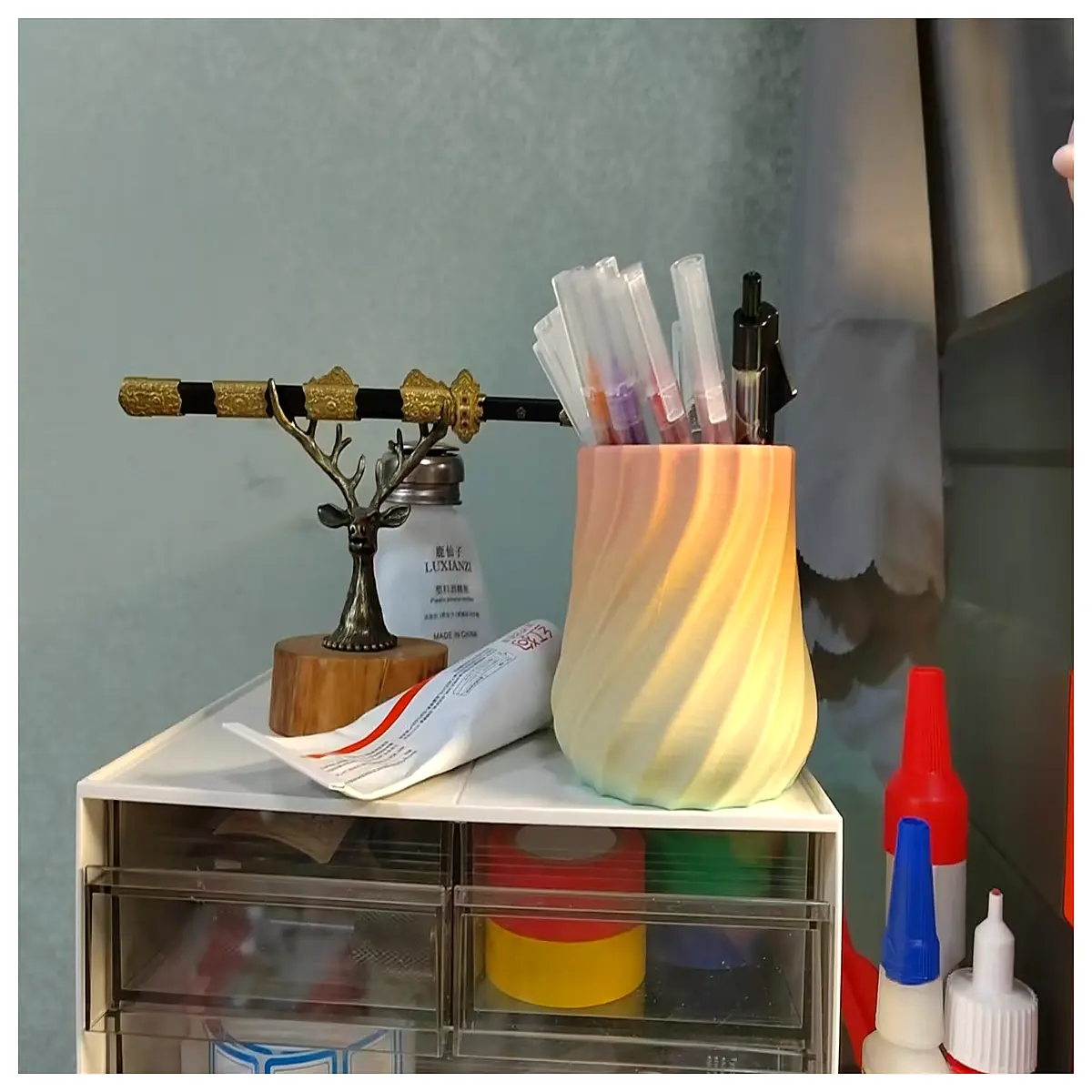Minimalist Pen Holder Desk Organizer Creative Bookstand Office Study Supplies Pen Case Storage Solutions
