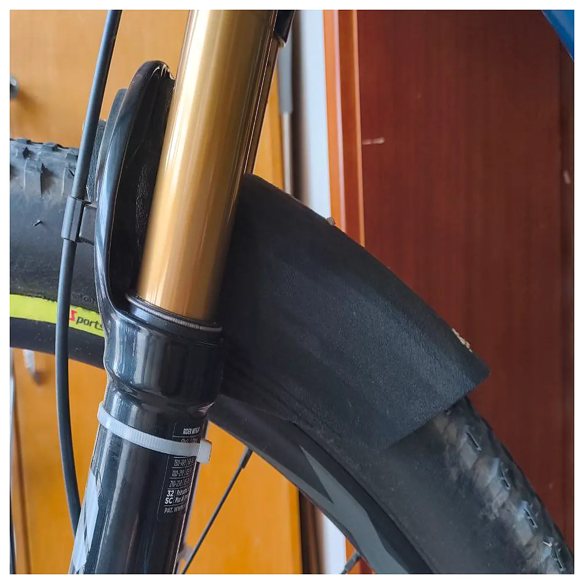 Bike Front Fork Splash Guard Mudguard Protector Shock Absorber Fork Accessories Ride Protection Shield