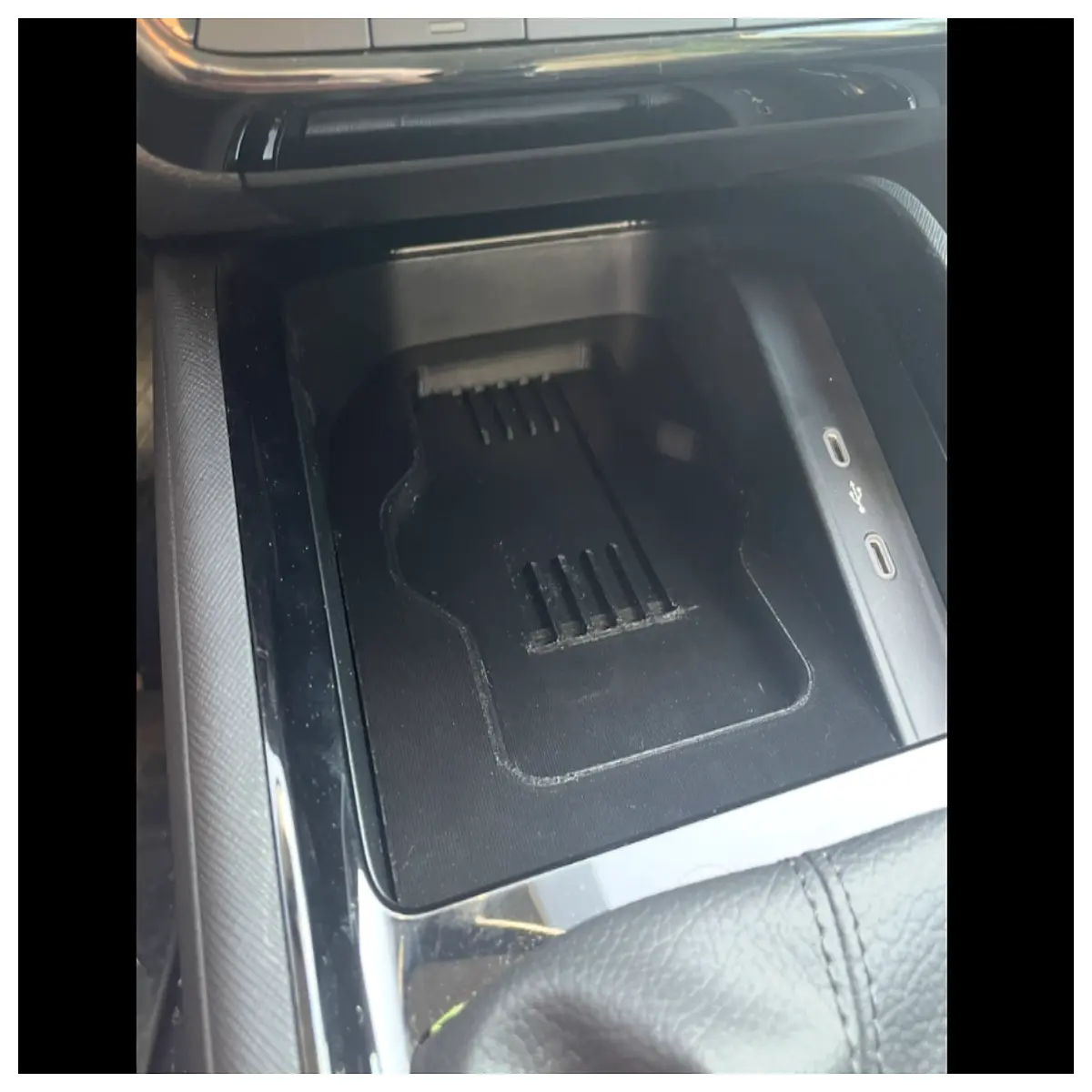 Kamiq 2025 Wireless Charger Accessories Phone Charging Pad Car Wireless Charger Fast Wireless Charging