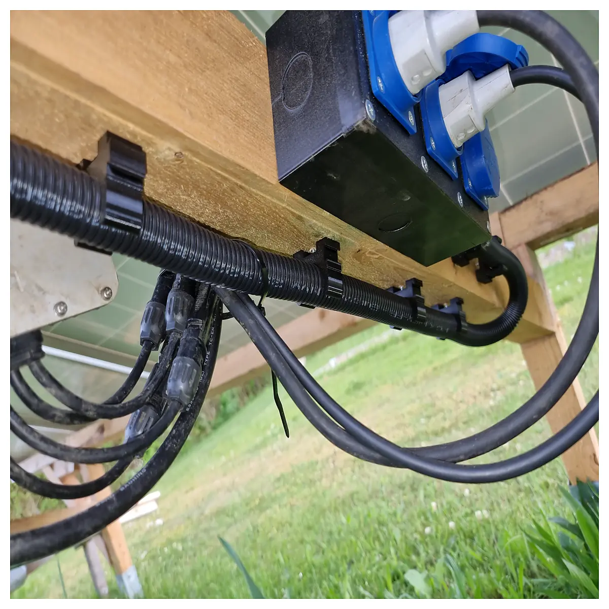 corrugated conduit pipe clamp fastener duty metal strap for electrical wiring protection