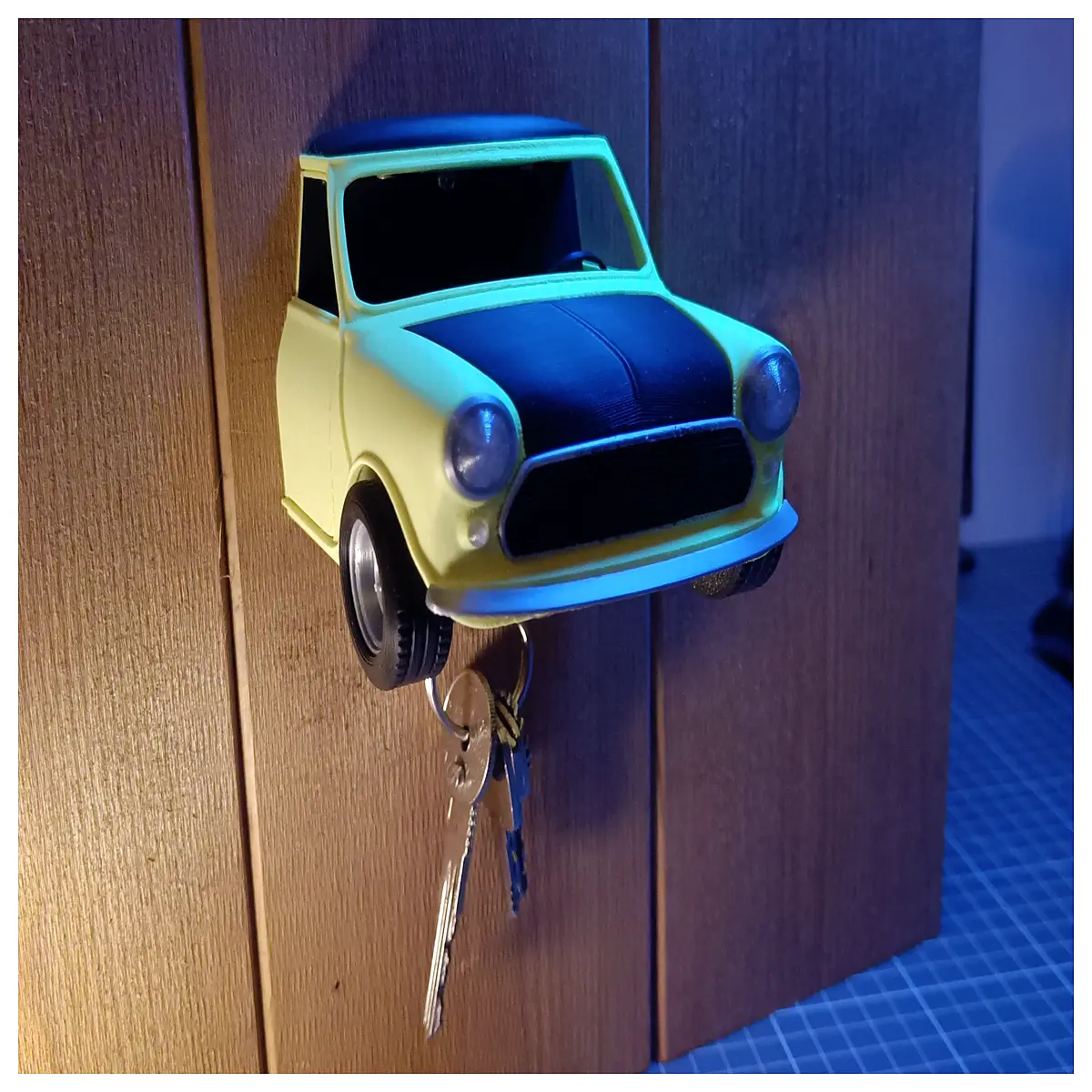 Classic Mini Keychain Small Key Chain Cute Decoration Memorial Keepsake Key Ring Small Gift Mini Hanging Charm
