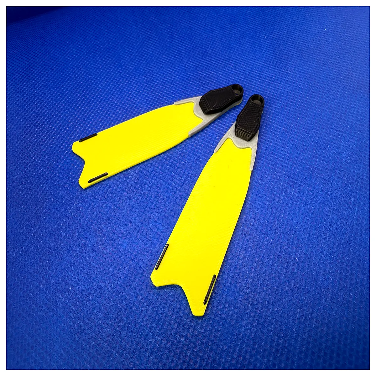 Freediving Fin Keychain Fish Fin Shape Diving Accessory Scuba Diving Gift Freediving Souvenir for Divers