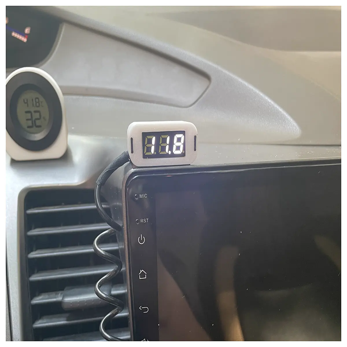 Car Voltage Meter Case 5 USD Battery Monitoring Shell Battery Test Housing Auto Parts Battery Protection Case